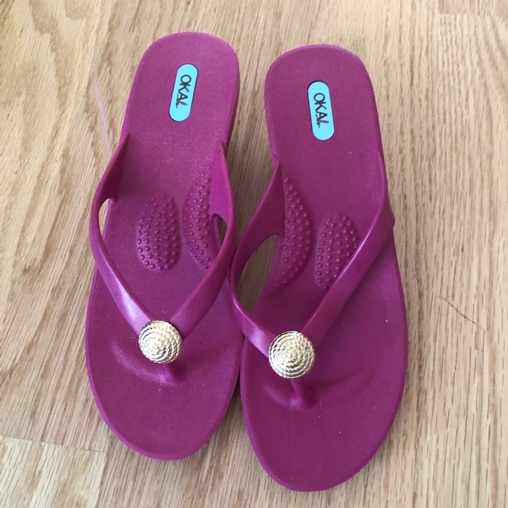 Oka B magenta rubberized wedge sandals 7/8